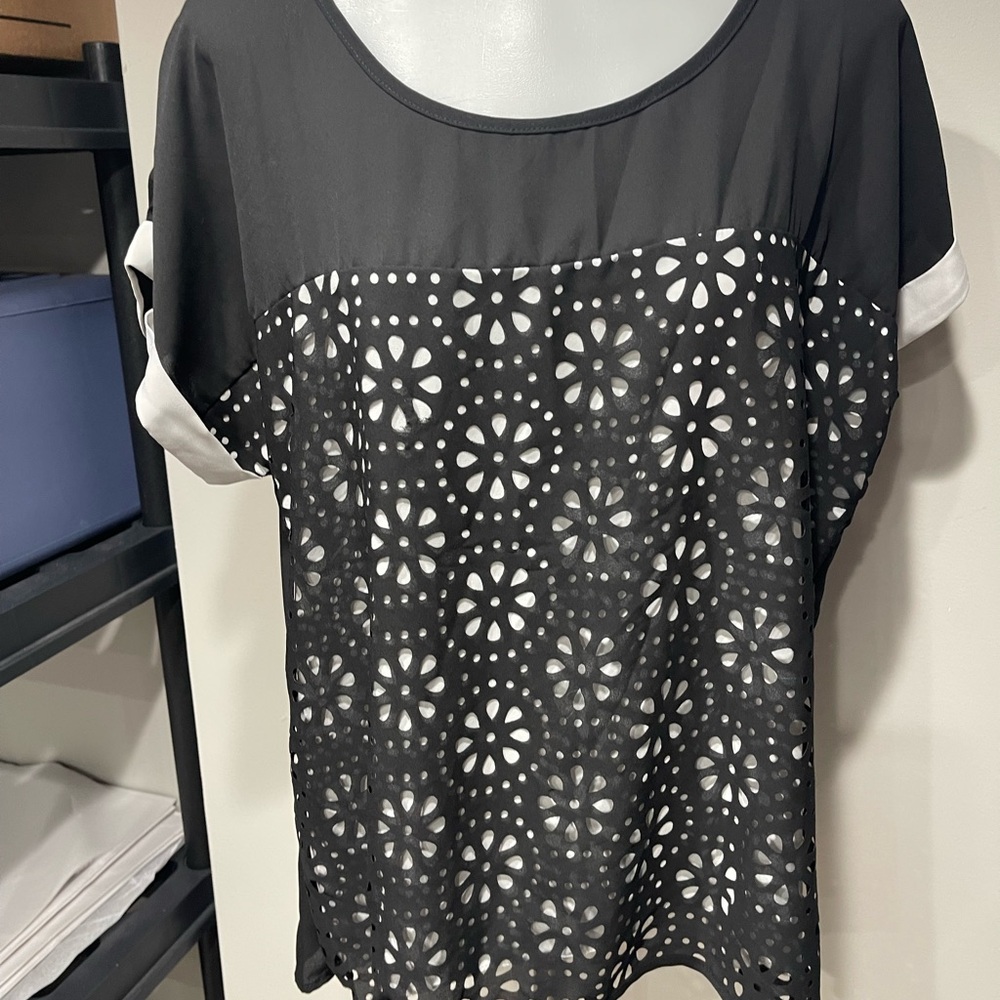 Chic Black and White Patterned Blouse